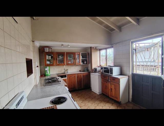 4 BEDROOM HOUSE FOR SALE IN ARENA PARK